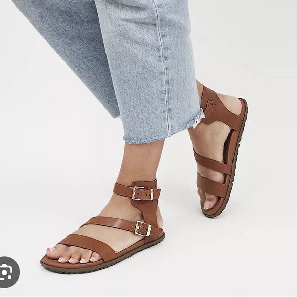 Ugg Solivan Strap Sandal - Picture 11 of 11